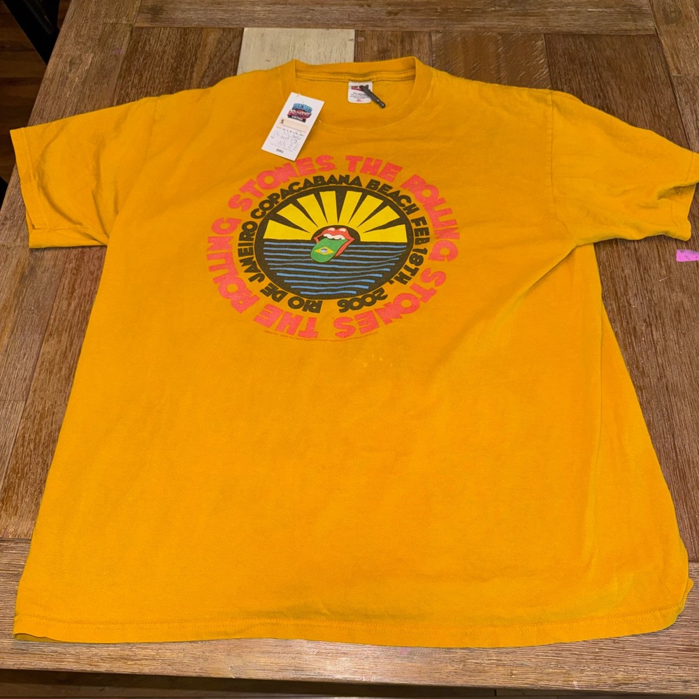 Anvil Rolling Stones T-Shirt Mens XL Yellow Good 2006 Rio Beach Concert